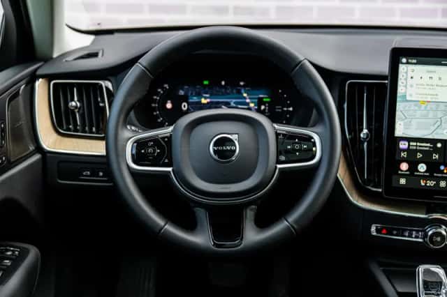Volvo XC60 (2025) thumbnail 3