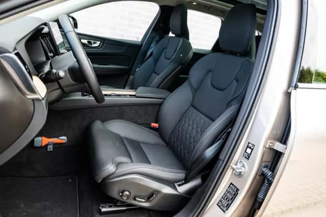 Volvo XC60 (2025) thumbnail 6