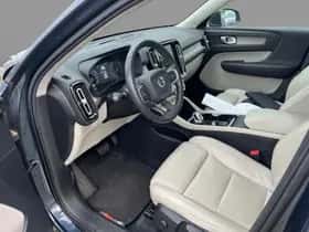 Volvo XC40 thumbnail 2