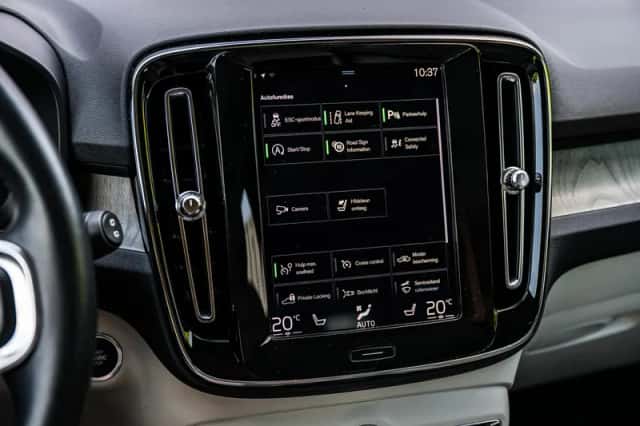 Volvo XC40 (2018) thumbnail 18