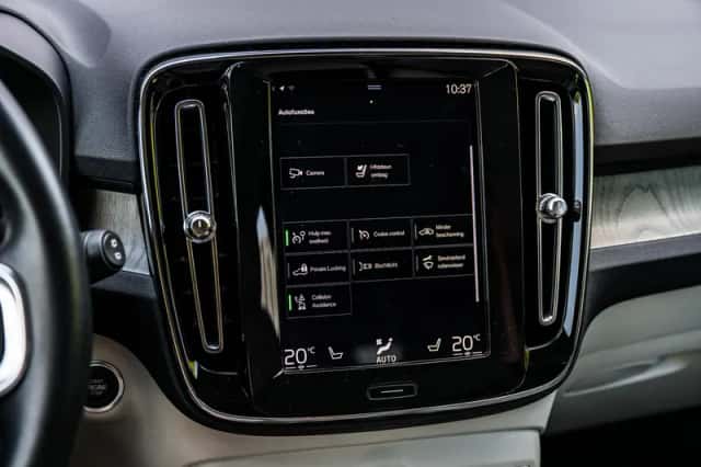 Volvo XC40 (2018) thumbnail 19
