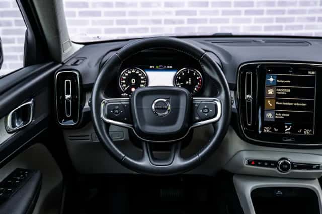 Volvo XC40 (2018) thumbnail 3