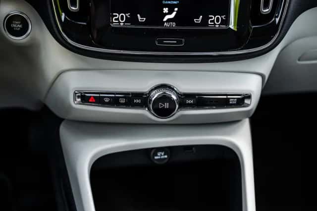 Volvo XC40 (2018) thumbnail 23