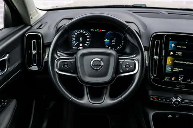 Volvo XC40 (2021) thumbnail 3