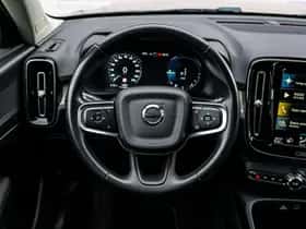 Volvo XC40 thumbnail 3