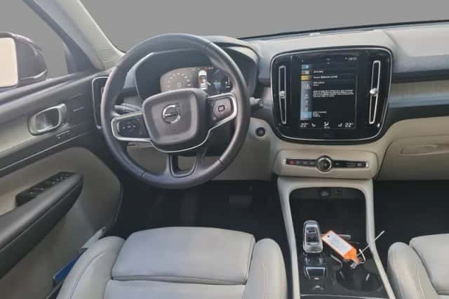 Volvo XC40 (2020) thumbnail 2