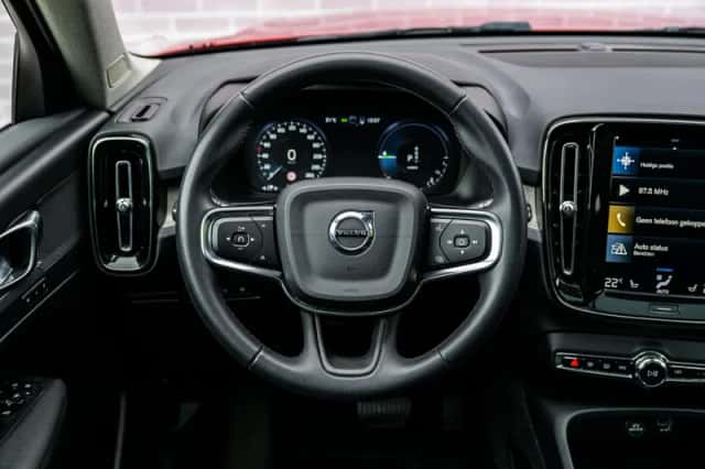 Volvo XC40 (2022) thumbnail 3