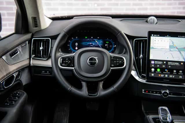 Volvo XC90 (2025) thumbnail 2