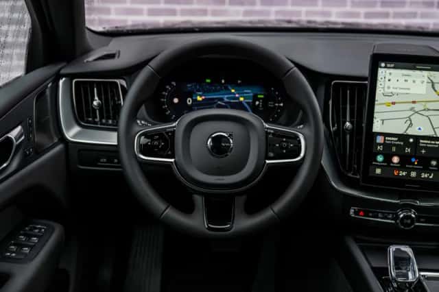 Volvo XC60 (2025) thumbnail 3