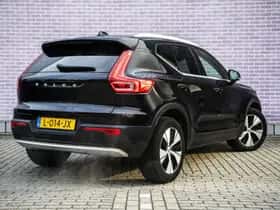 Volvo XC40 thumbnail 2