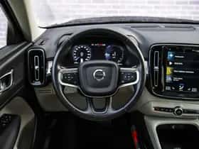 Volvo XC40 thumbnail 3