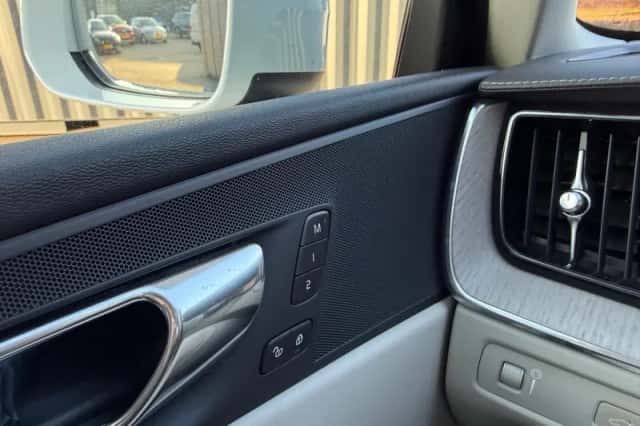 Volvo XC60 (2020) thumbnail 12