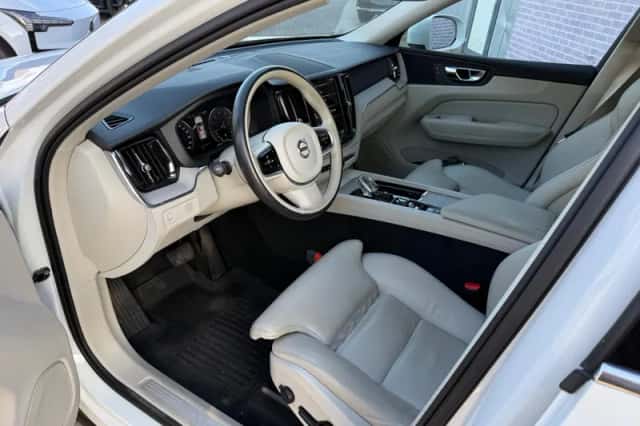 Volvo XC60 (2020) thumbnail 5