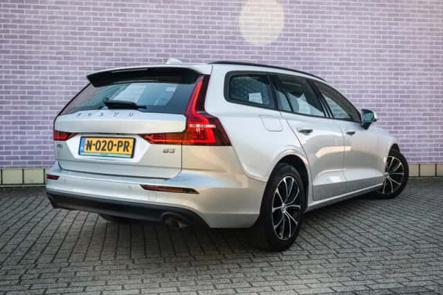 Volvo V60 (2021) thumbnail 2