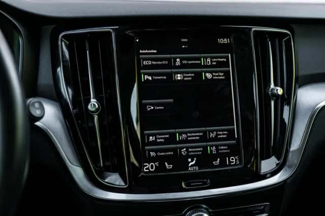 Volvo V60 (2021) thumbnail 18