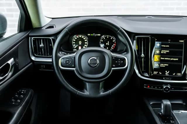Volvo V60 (2021) thumbnail 3