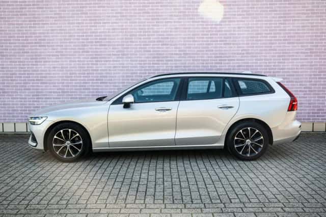 Volvo V60 (2021) thumbnail 4