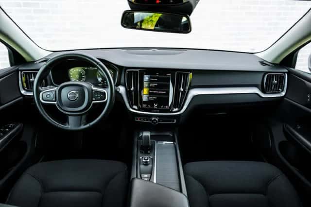 Volvo V60 (2021) thumbnail 5