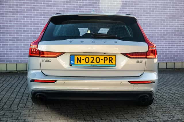 Volvo V60 (2021) thumbnail 9