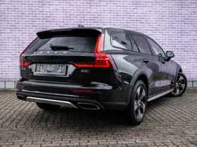 Volvo V60 (2021) thumbnail 2