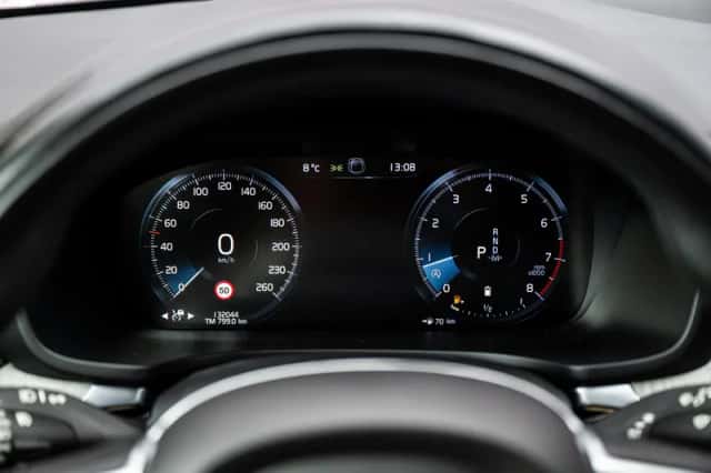 Volvo V60 (2021) thumbnail 11