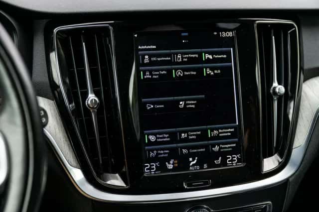 Volvo V60 (2021) thumbnail 18