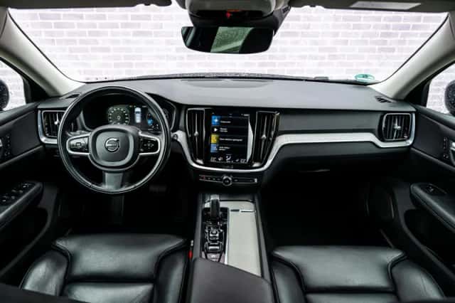 Volvo V60 (2021) thumbnail 5