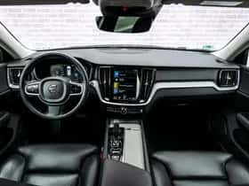 Volvo V60 (2021) thumbnail 5
