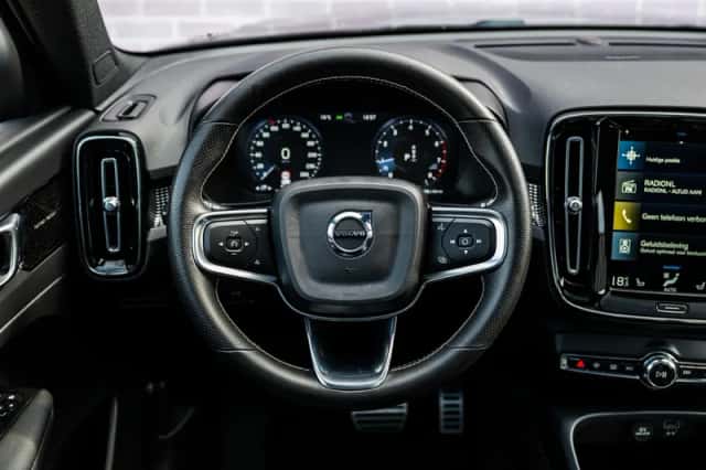 Volvo XC40 (2021) thumbnail 3