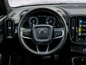 Volvo XC40 thumbnail 3