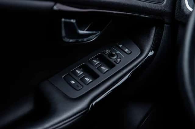 Volvo V40 (2019) thumbnail 18