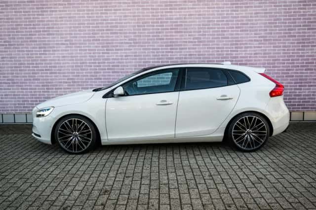 Volvo V40 (2019) thumbnail 3