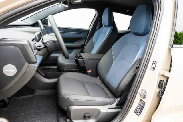 Volvo EX30 (2026) thumbnail 6