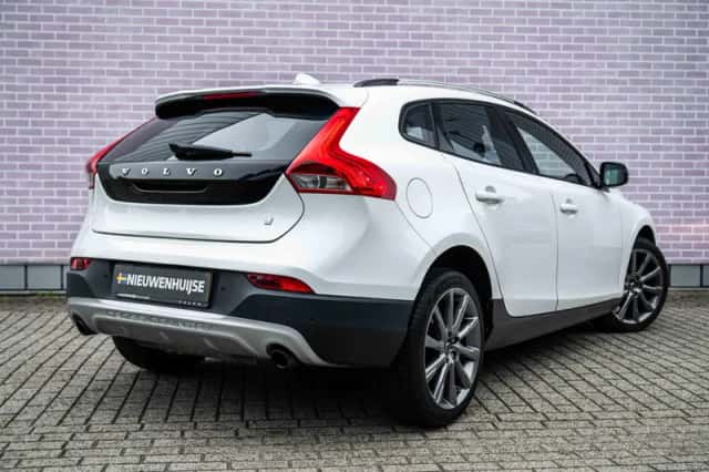 Volvo V40 (2014) thumbnail 2