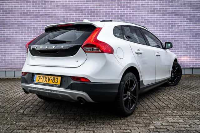 Volvo V40 (2014) thumbnail 2