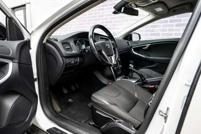 Volvo V40 (2014) thumbnail 14