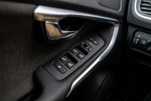 Volvo V40 (2014) thumbnail 19