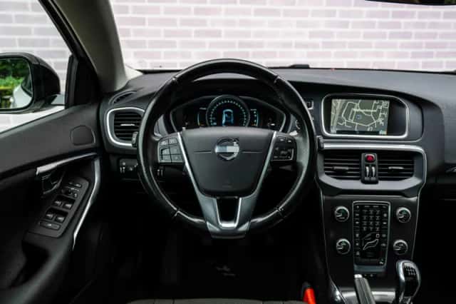 Volvo V40 (2014) thumbnail 3