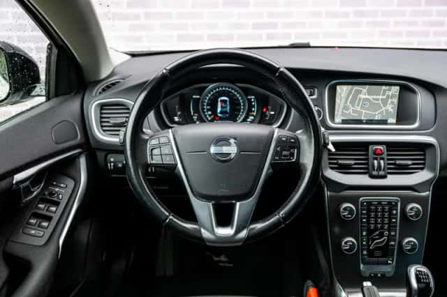 Volvo V40 (2014) thumbnail 3