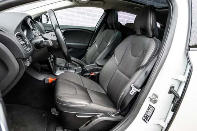 Volvo V40 (2014) thumbnail 6