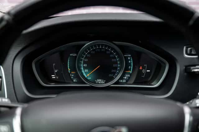 Volvo V40 (2014) thumbnail 10