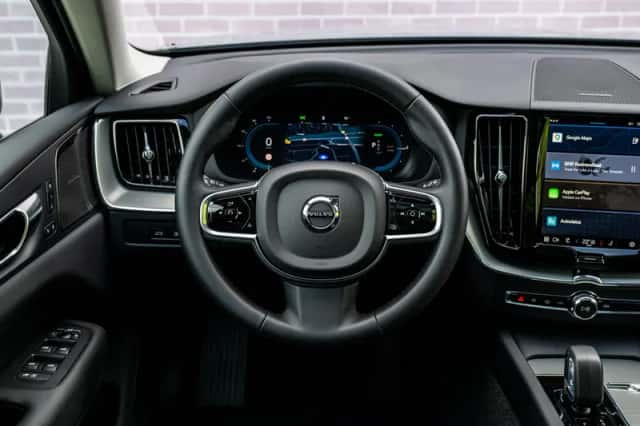 Volvo XC60 (2025) thumbnail 3