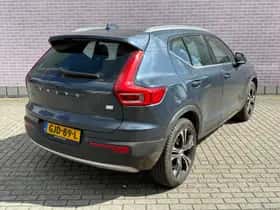 Volvo XC40 thumbnail 2