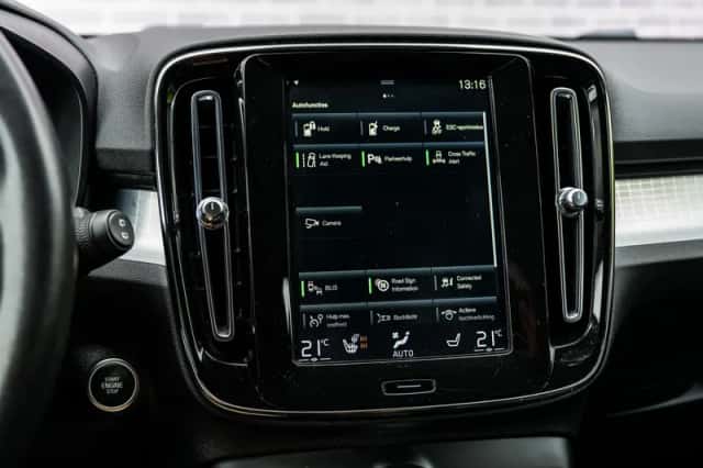 Volvo XC40 (2021) thumbnail 18