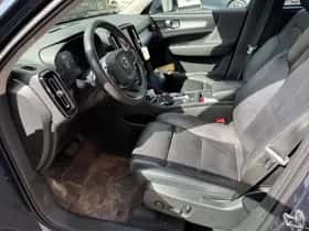 Volvo XC40 thumbnail 5