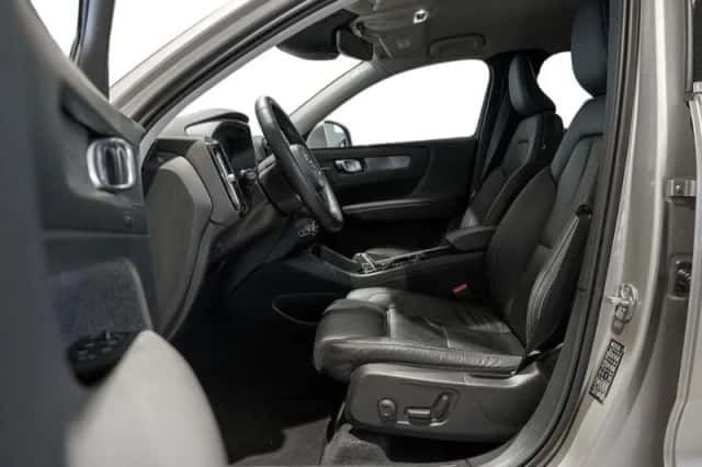 Volvo XC40 (2022) thumbnail 2