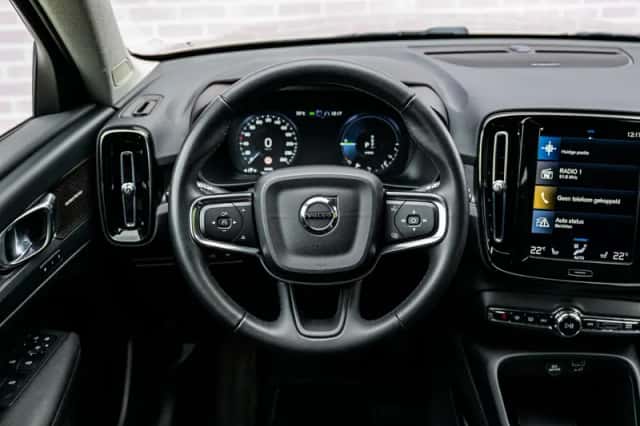 Volvo XC40 (2022) thumbnail 3