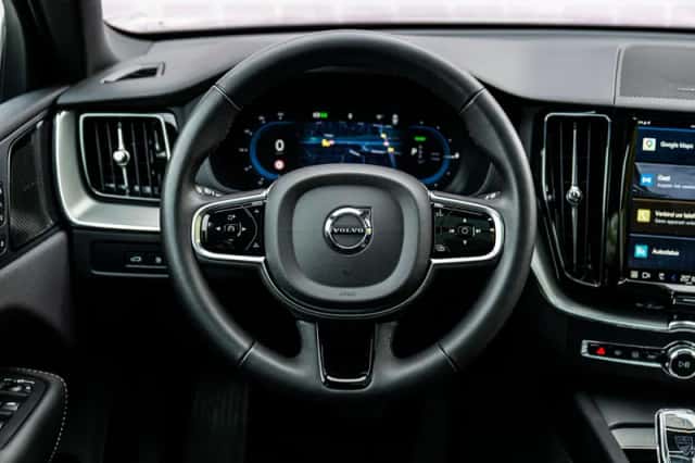 Volvo XC60 (2024) thumbnail 3