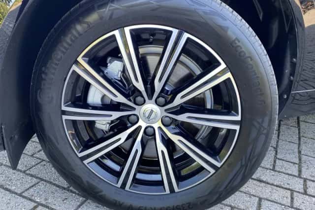 Volvo XC60 (2021) thumbnail 3