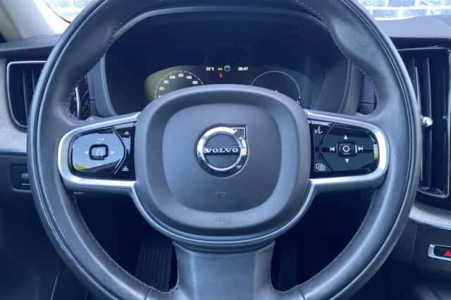 Volvo XC60 (2021) thumbnail 5